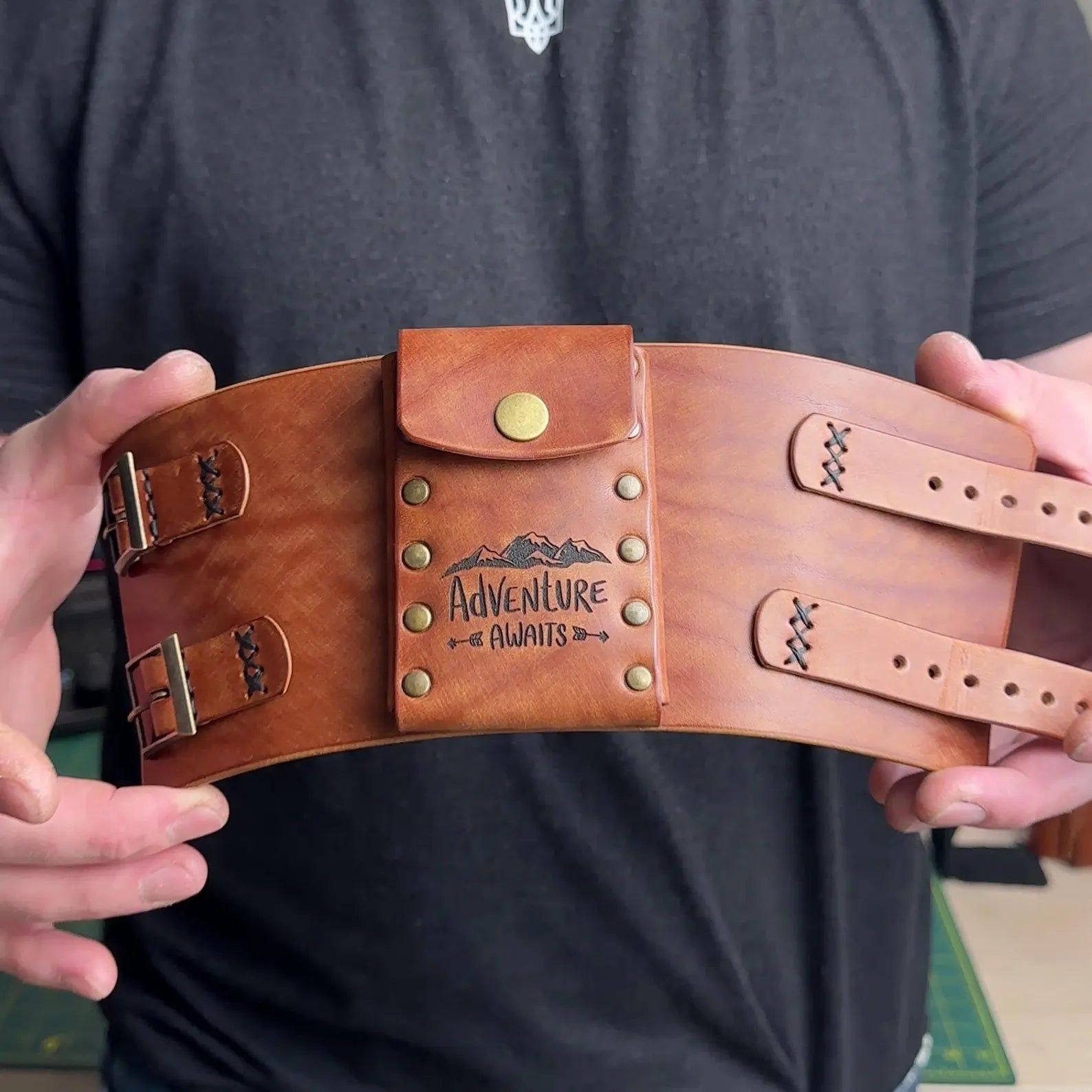 Lederarmband mit Kartenhalter, Personalisiertes Lederarmband mit Kartenhalter - Abenteuer