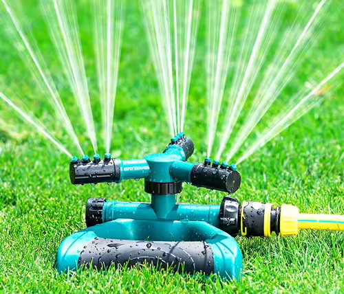 Aspersor rotativo automático de 360 ​​graus para horta. Acompanha mangueira de 10 metros.