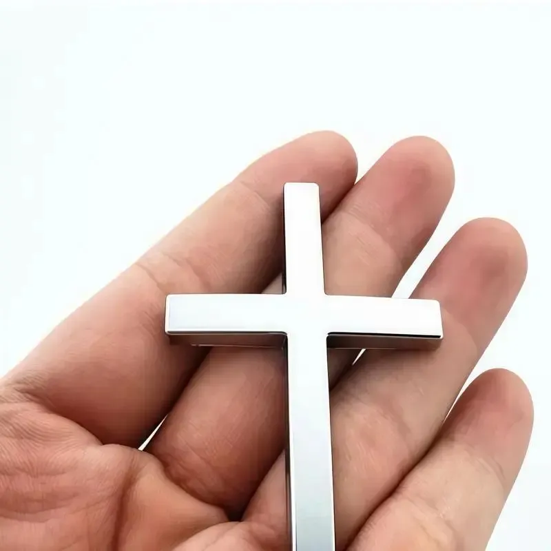 Adesivo decorativo para o exterior do carro, com design em forma de cruz. Ideal para motocicletas e SUVs. Fácil de aplicar. Deixa o carro com aparência mais estilosa e elegante.