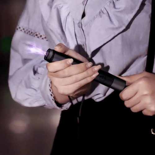 High voltage arc defense flashlight strong light burst flash SOS signal telescopic zoom rechargeable flashlight