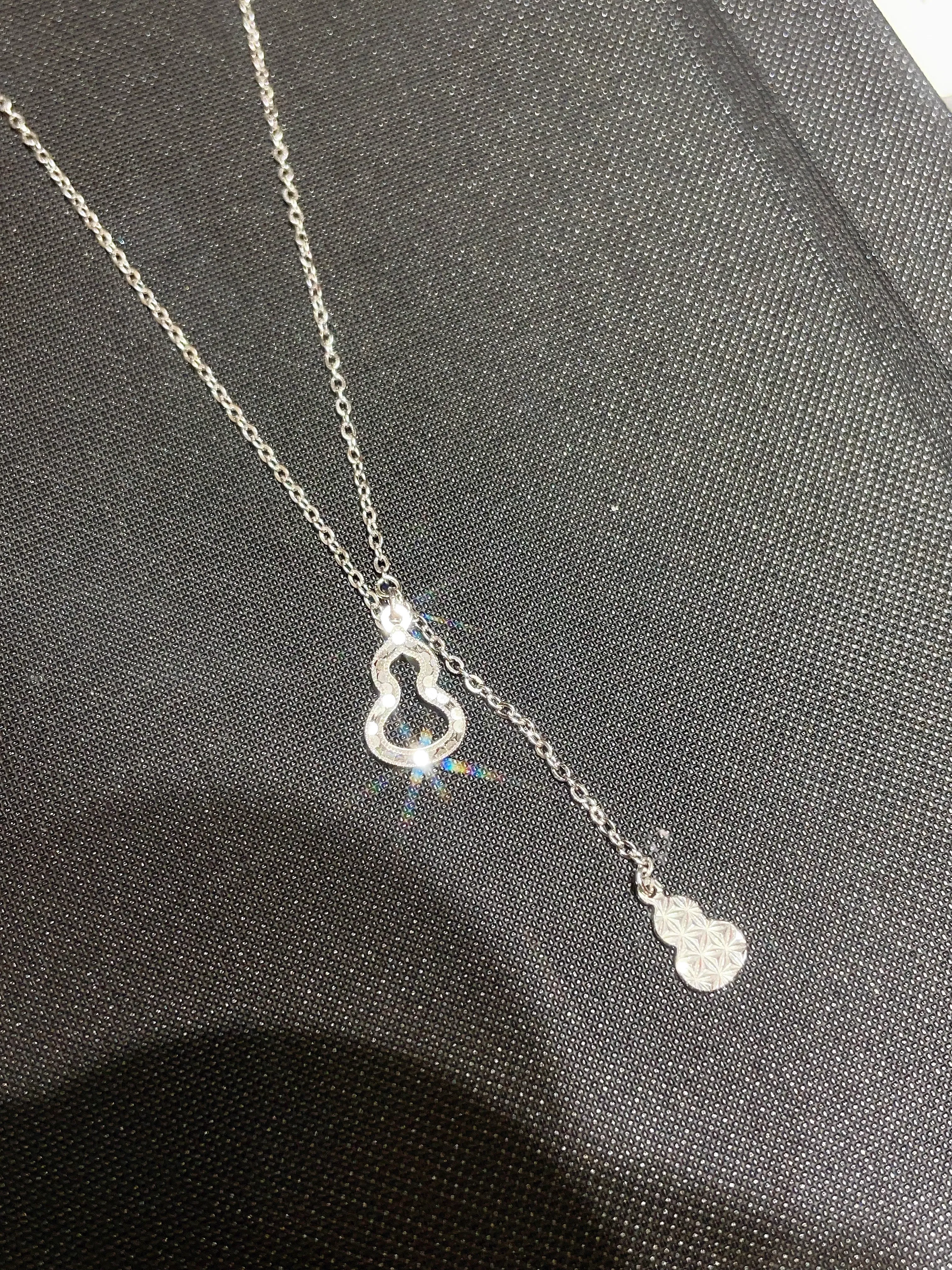 🎄（Buy one, get one free）Luxury Gourd Pendant Necklace for Women - Niche Design, Minimalist & Versatile Clavicle Chain Accessory (Random Color per Stock Availability)