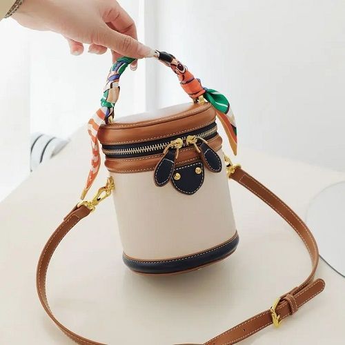 Large Capacity  Pretty Bag Bucket Handbags Women's New Fashion Niche Cylinder Handbag Shoulder Design Portable Messenger Bag