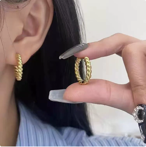 ✨ Accra Girls Must-Have! Vintage Twist Hoop Earrings ✨