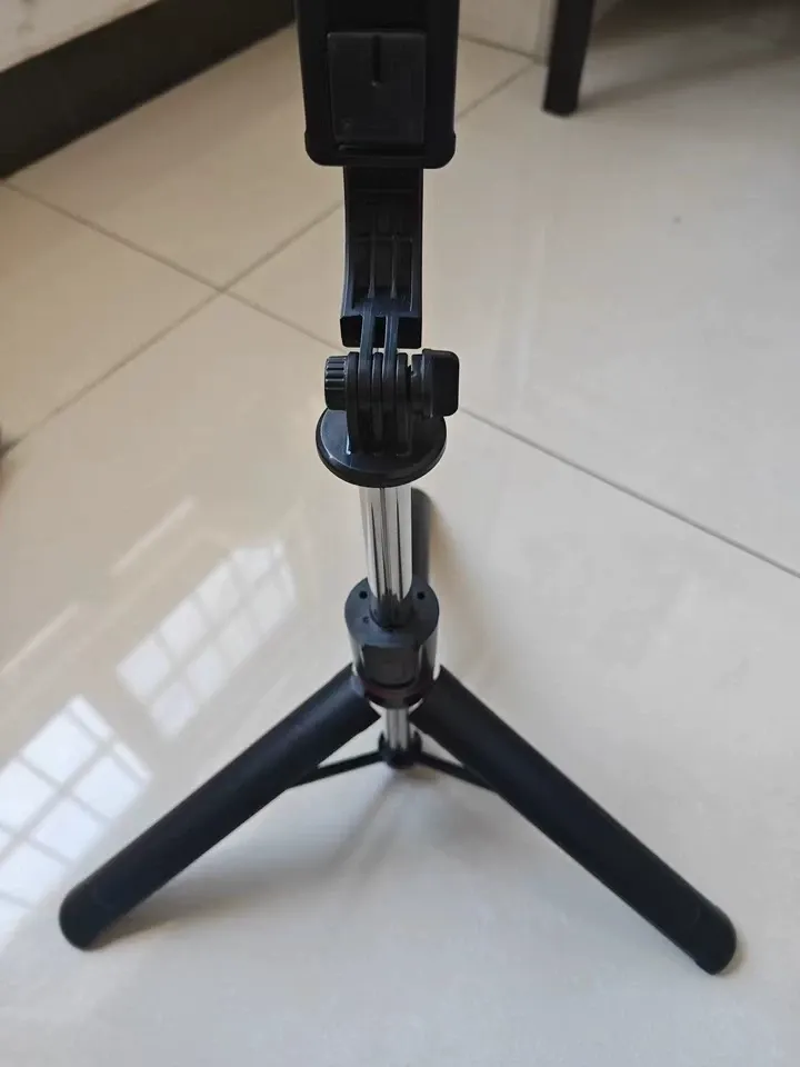 Extendable Selfie Stick with Bluetooth Remote