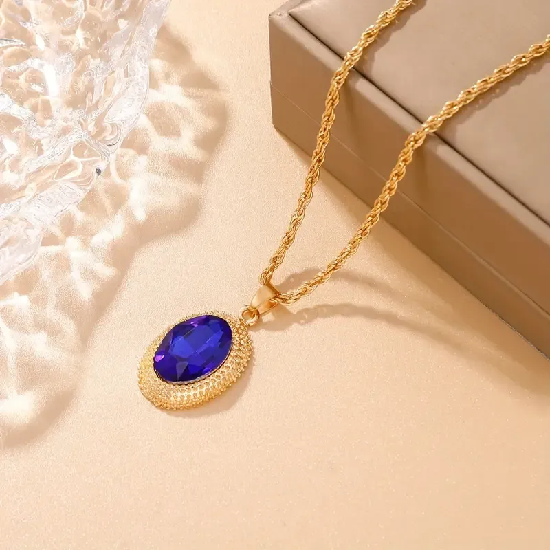 7.Collier pendentif bleu