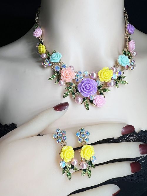 Camellia-shaped necklace matching set with light luxury texture