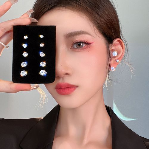 Full diamond earrings (magnetic type, stud type)(Jewelry with box included）