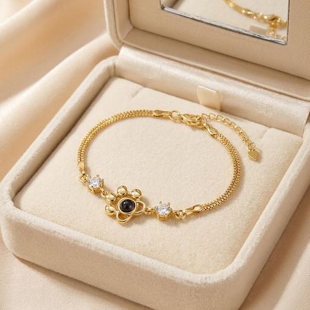🐾 Personalized Paw Projection Bracelet