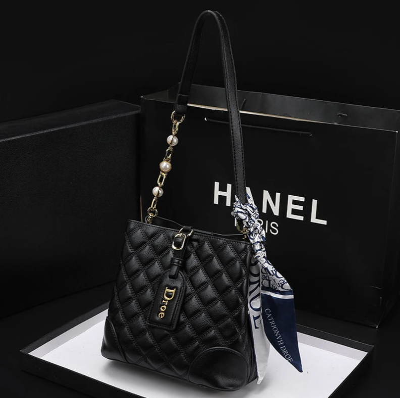 今年爆款菱格单肩斜挎包时尚女包2025新款潮百搭手提水桶腋下包包