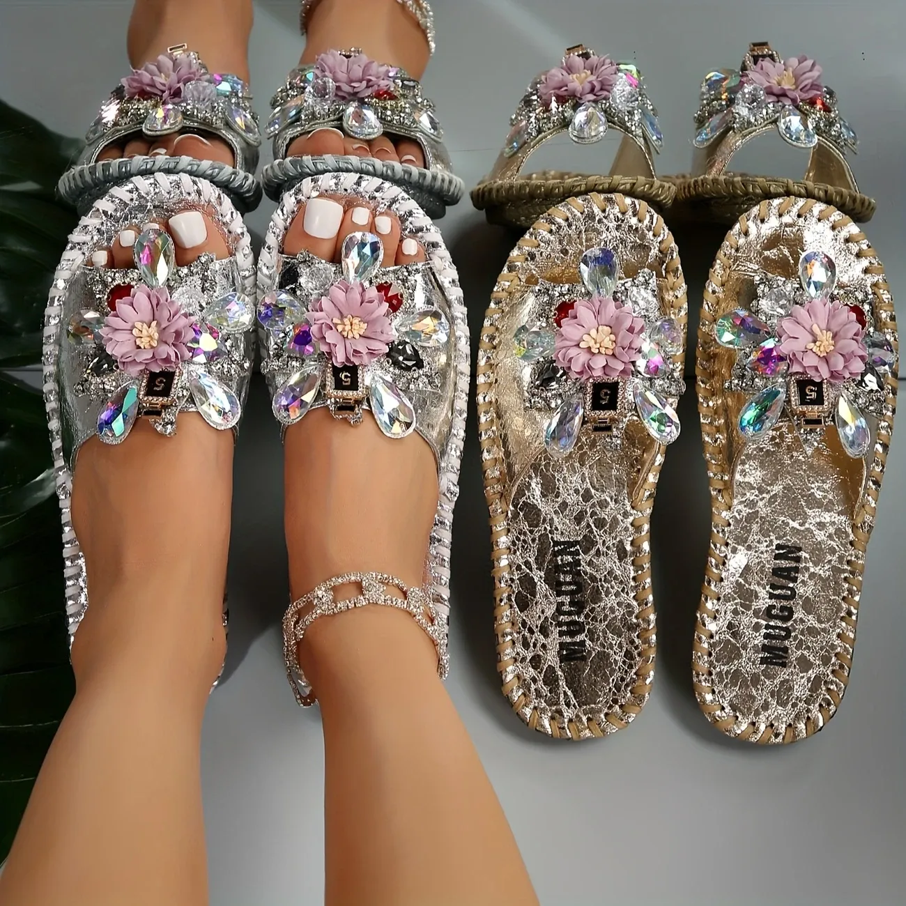 Summer 2025 new flat-bottomed rhinestone flower open-toe flip-flops, European and American fashion, casual large-sized sandals for outerwear