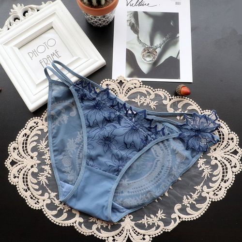 Embroidered and hollowed-out women's lace sexy underwear, women's mesh fabric low-waisted women's triangle pants