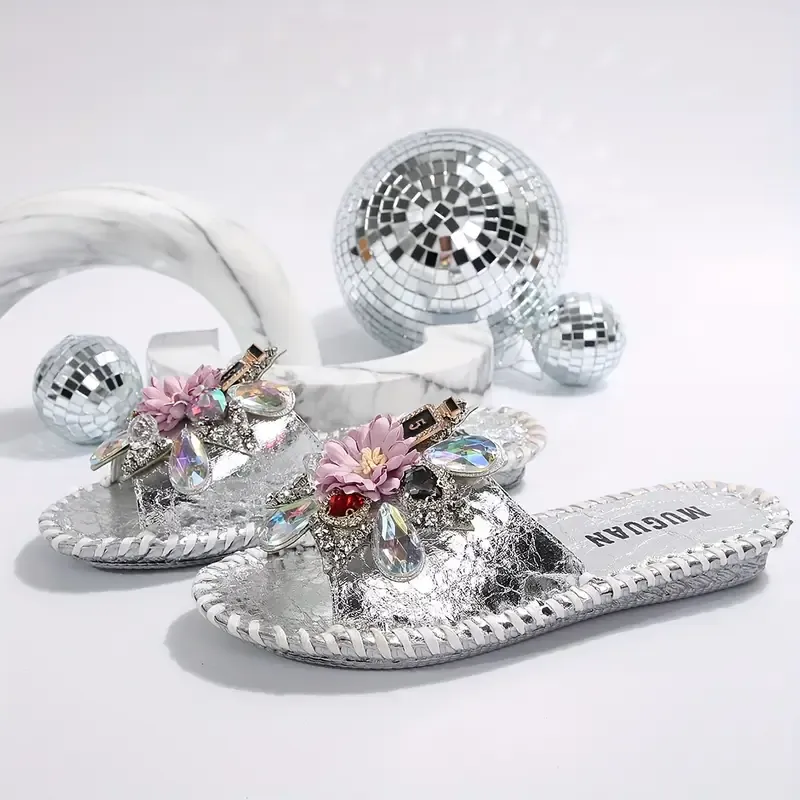Summer 2025 new flat-bottomed rhinestone flower open-toe flip-flops, European and American fashion, casual large-sized sandals for outerwear