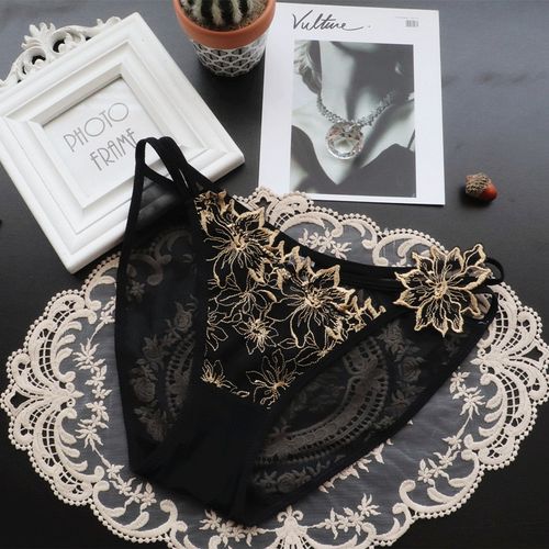 Embroidered and hollowed-out women's lace sexy underwear, women's mesh fabric low-waisted women's triangle pants