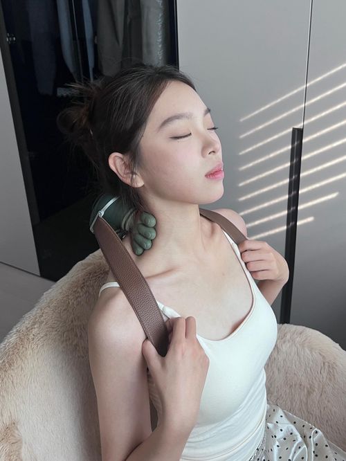 Multifunctional Electric Neck & Shoulder Massager with Heat, Kneading, Trapezius Muscle Relief & Massage Shawl