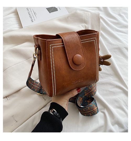 New trendy shoulder bag, crossbody bag, fashionable and versatile bucket bag