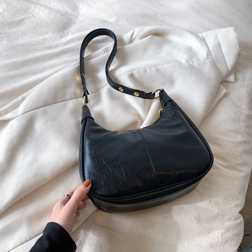New trendy and versatile underarm bag