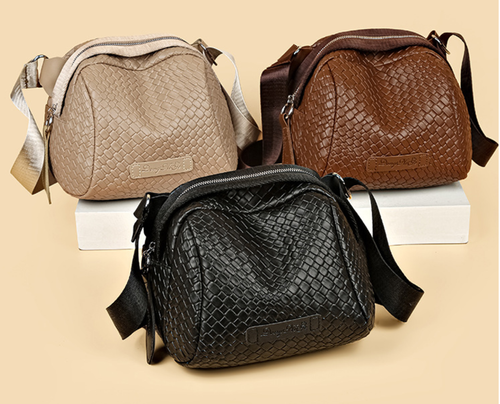 👜✨This bag is so fashionable, versatile, and practical! 💼👗Every one of my friends has one! 👭🎒  Fashion Weaving Large Capacity Shell Bag