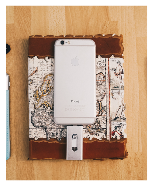 Universal Flash Drive - IOS & Android Smartphones