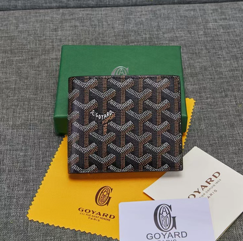 The new elegant Goyard men's and women's wallets with multiple card slots are selling well in Europe and America as fashionable bags.