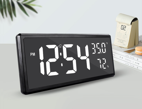 Wall-Mounted Digital Wall Clock Power Off Memory Long Lasting Table Clock for Living Room Bedroom Study Room