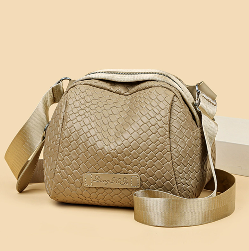 👜✨This bag is so fashionable, versatile, and practical! 💼👗Every one of my friends has one! 👭🎒  Fashion Weaving Large Capacity Shell Bag