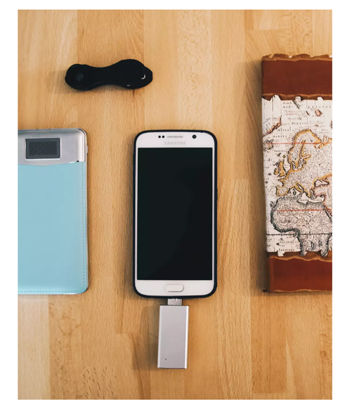 Universal Flash Drive - IOS & Android Smartphones