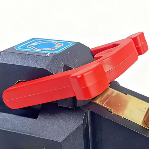 The car fuel tank switch control button is used to close and disconnect the - fuel tank connection and the distribution system - through the system control unit - applicable to cars, boats, motorcycles, trucks, cranes, etc.