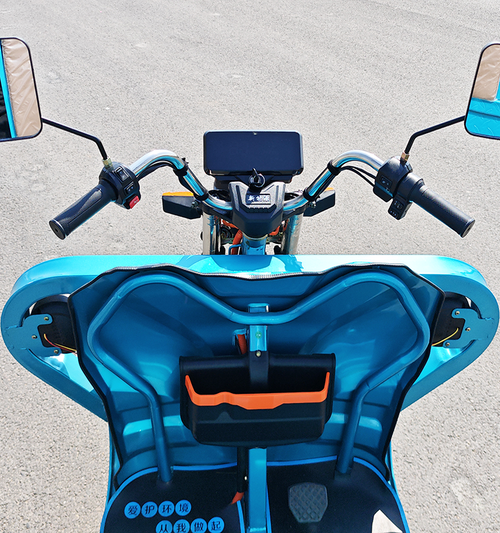 ZUJAZ0 tricycle （C1D180）