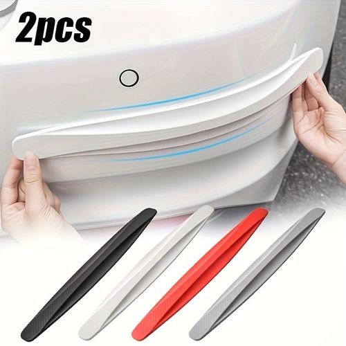 A pair of universal carbon fiber scratch-resistant car skid plates