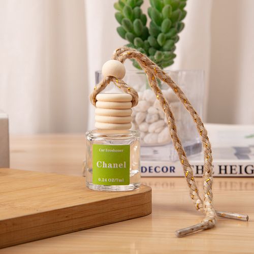 Car aromatherapy glass bottle aromatherapy rearview mirror perfume pendant, let your car have a unique smell