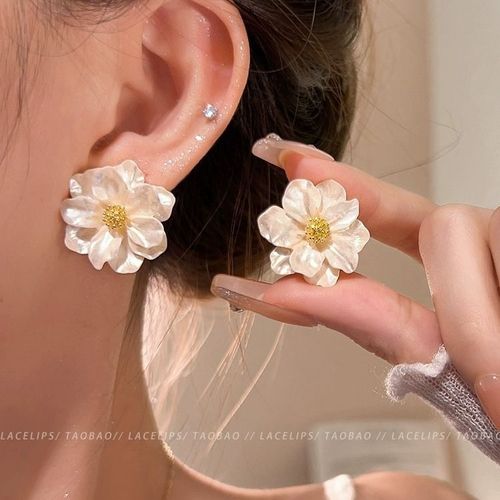 Blooming Elegance: New Camellia Stud Earrings for Timeless Charm