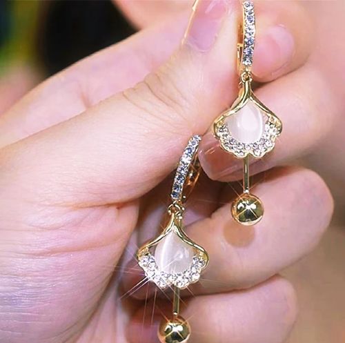 Délicates boucles d'oreilles en feuille de ginkgo pour femmes