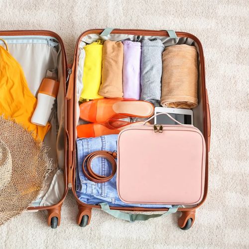 Portable Makeup Bag with Mirror, LED Light, and Adjustable Dividers: Your Ultimate Cosmetic Organizer