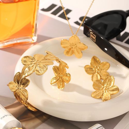 Flower Necklaces and Earrings set for Women Gold Statement Earrings White Pink Flower Jewelry Set Summer Charm Beach Vacation 2025 Dainty Trendy Accessories