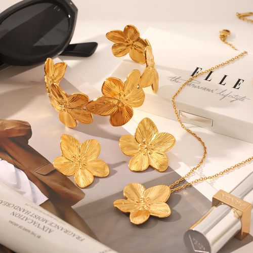 Flower Necklaces and Earrings set for Women Gold Statement Earrings White Pink Flower Jewelry Set Summer Charm Beach Vacation 2025 Dainty Trendy Accessories