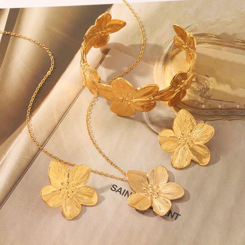 Flower Necklaces and Earrings set for Women Gold Statement Earrings White Pink Flower Jewelry Set Summer Charm Beach Vacation 2025 Dainty Trendy Accessories