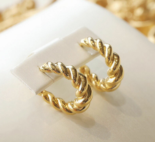 ✨ Hot Trending Vintage Twist Hoop Earrings in Kenya ✨