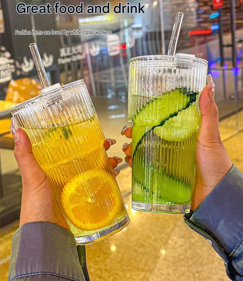 Premium style glass beverage cup   ideal for cold drinks and fruit juice   features a lid and straw, and is made of thickened, clear glass suitable for milk tea or cola.