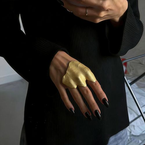 New irregular pleated joint ring, cool and niche design, high-end, unique and exquisite ring.