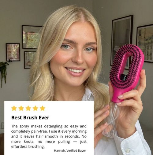Water-Spraying Smoothing Comb — One-Touch Spray to Tame Flyaways