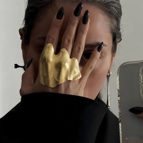 New irregular pleated joint ring, cool and niche design, high-end, unique and exquisite ring.
