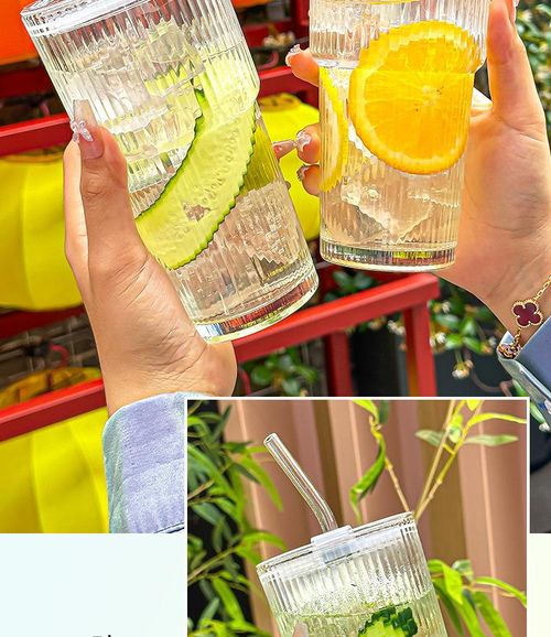 Premium style glass beverage cup   ideal for cold drinks and fruit juice   features a lid and straw, and is made of thickened, clear glass suitable for milk tea or cola.