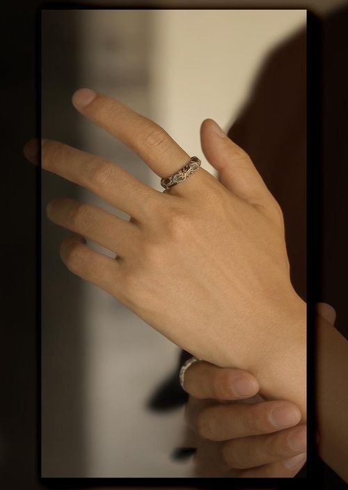 Unisex flared-design index finger ring