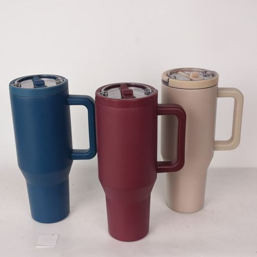 2025 Novo 100% à prova de fugas Tumbler Água Parede Dupla Isolado Vácuo 40oz Traveler Tumbler Com Pega e Palhinha