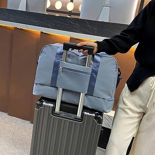 Travel bag with shoe compartment