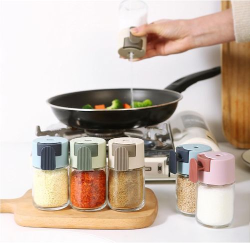 Quantitative salt control bottle, four-piece household seasoning bottle