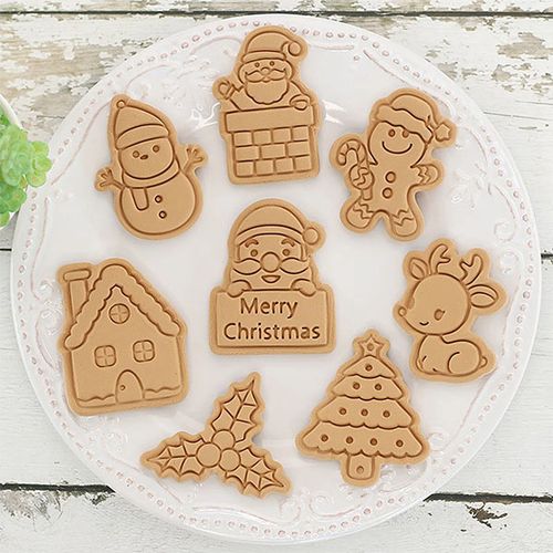 8 PIECE SET – CHRISTMAS COOKIE MOULDS