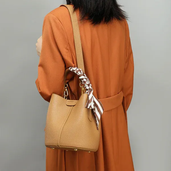 Ladies fashion leather shoulder bag