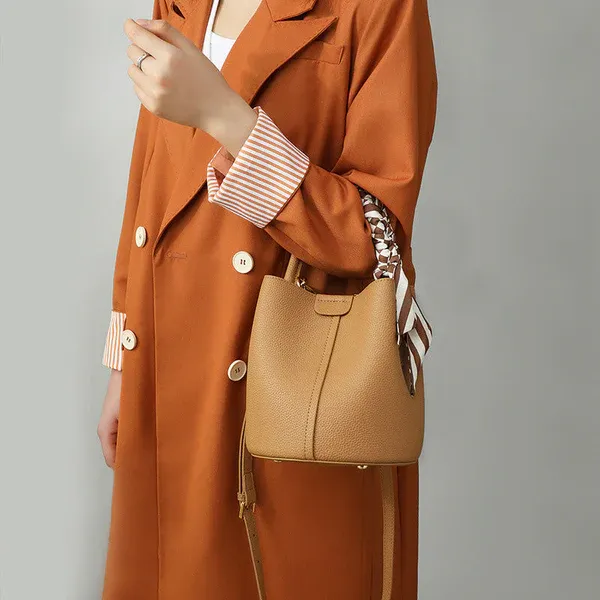 Ladies fashion leather shoulder bag