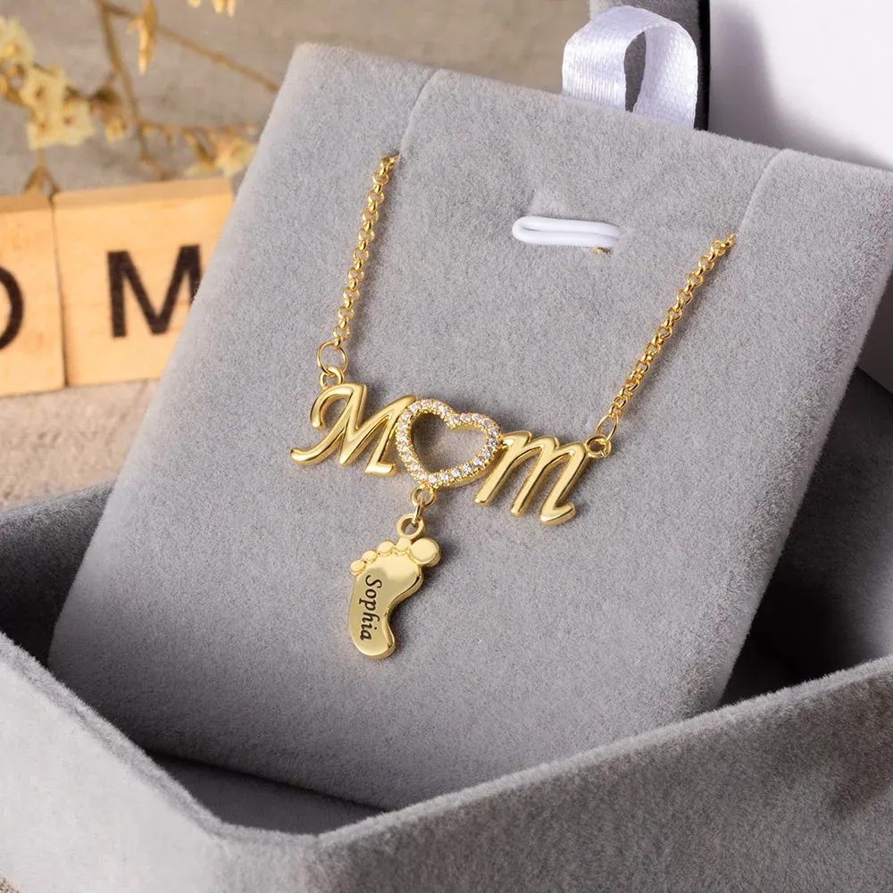 Personalized Mom Wife Necklace with Baby Feet Necklace